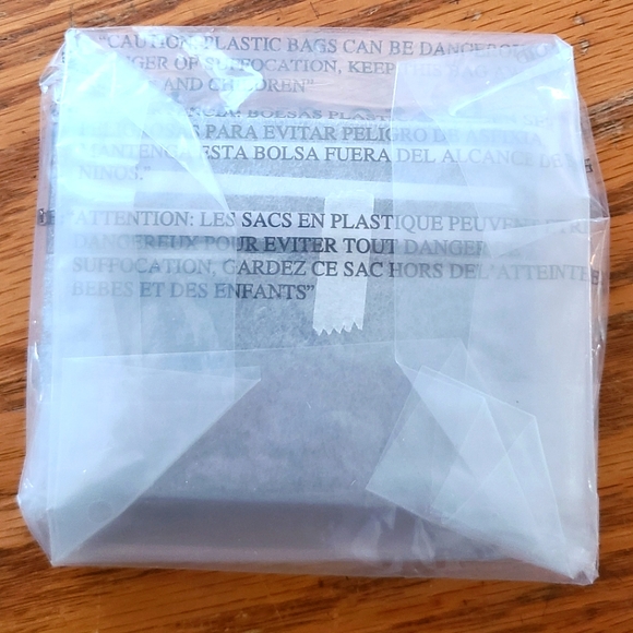 ๐50% OFF - NWTโผ๏ธ Kate Spade brand Glitter On Small Slim Card Holder - Picture 8 of 8